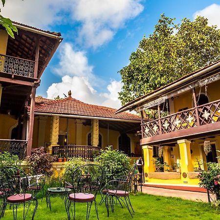 Casa Menezes - A Heritage Goan Homestay Бамболим Екстериор снимка
