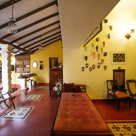 Casa Menezes - A Heritage Goan Homestay Бамболим Екстериор снимка