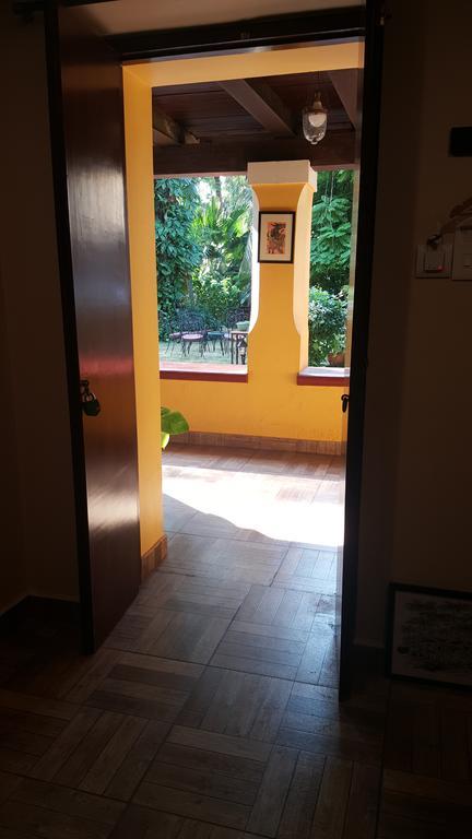 Casa Menezes - A Heritage Goan Homestay Бамболим Стая снимка