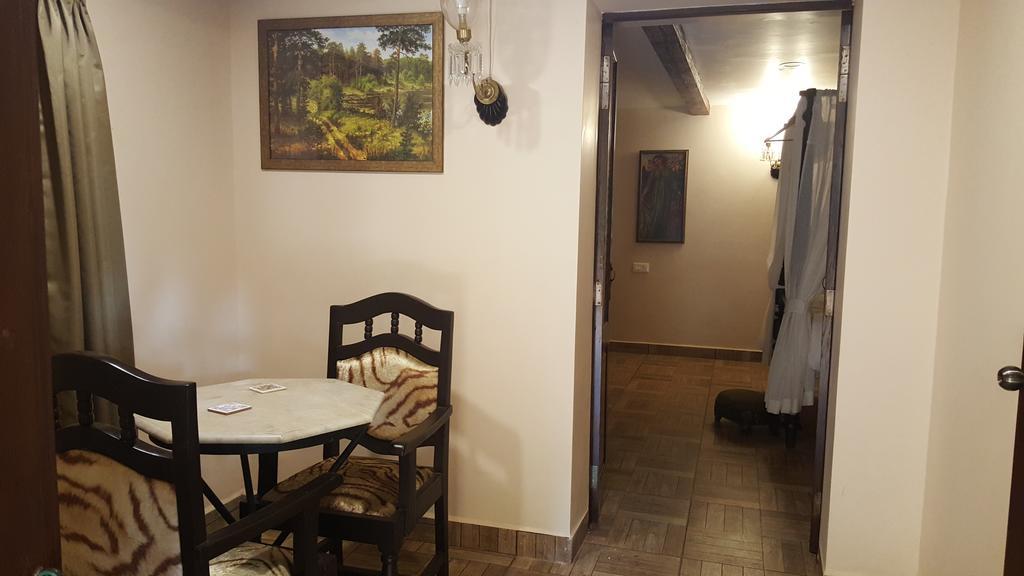 Casa Menezes - A Heritage Goan Homestay Бамболим Стая снимка