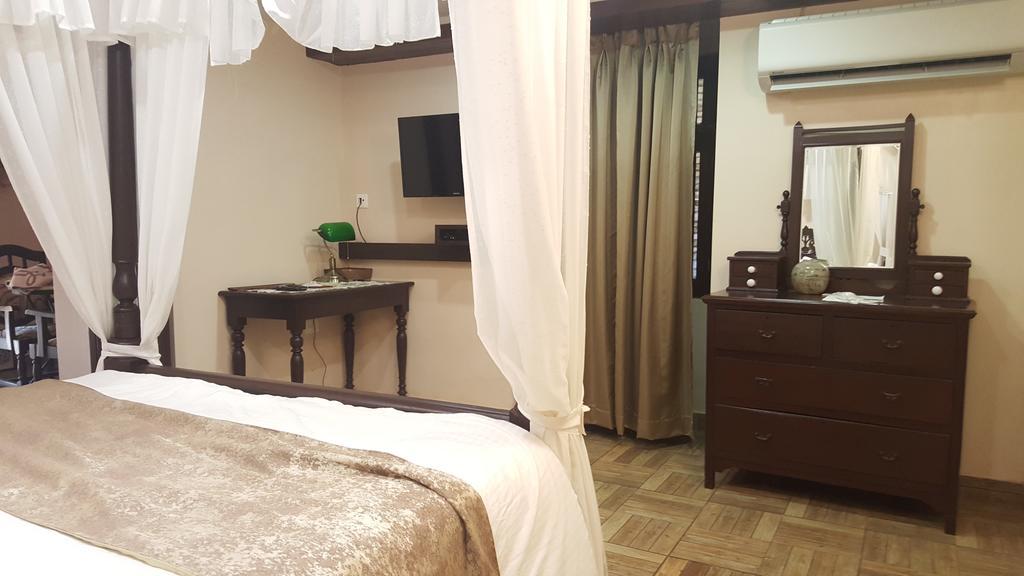 Casa Menezes - A Heritage Goan Homestay Бамболим Стая снимка