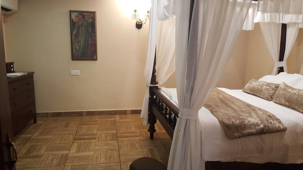 Casa Menezes - A Heritage Goan Homestay Бамболим Стая снимка