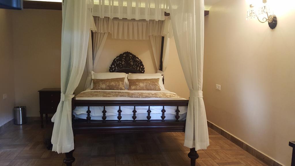 Casa Menezes - A Heritage Goan Homestay Бамболим Стая снимка