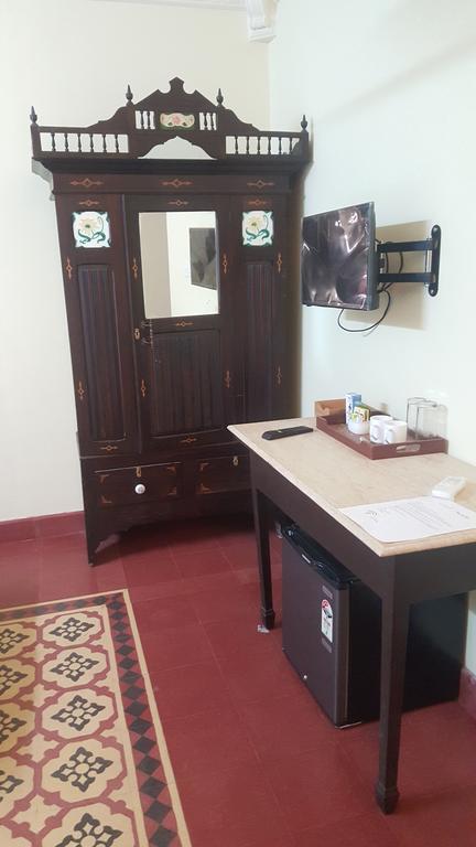 Casa Menezes - A Heritage Goan Homestay Бамболим Стая снимка