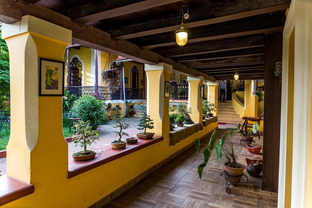 Casa Menezes - A Heritage Goan Homestay Бамболим Екстериор снимка