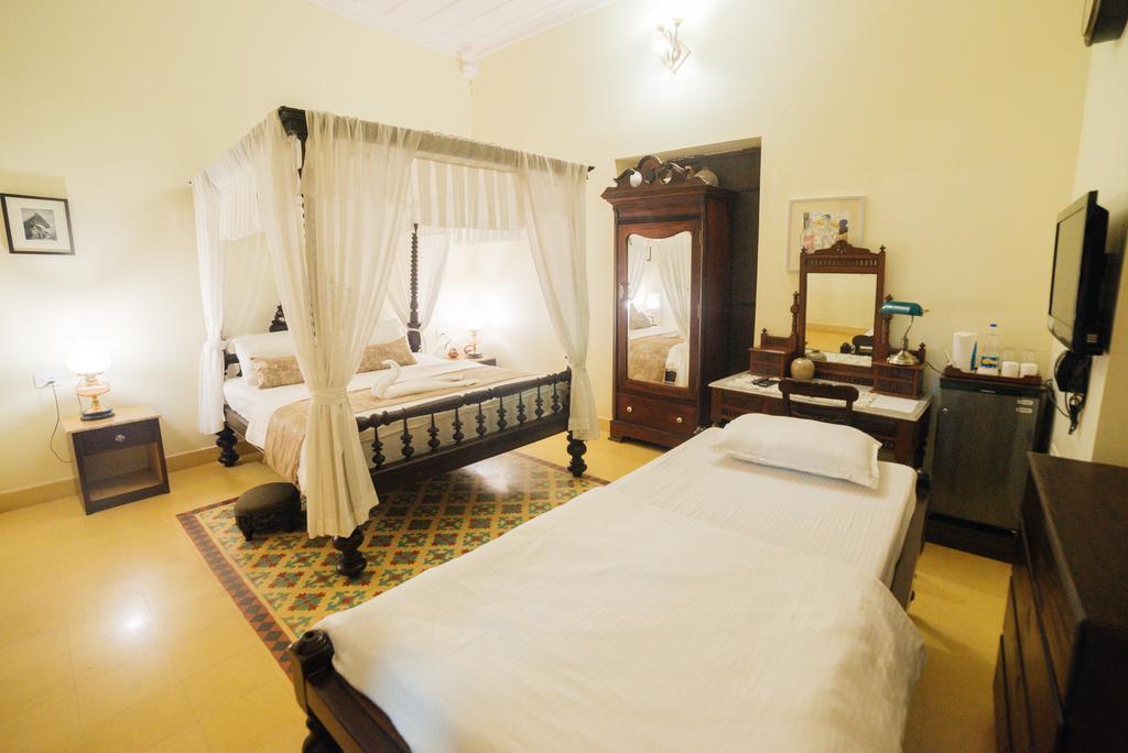 Casa Menezes - A Heritage Goan Homestay Бамболим Екстериор снимка