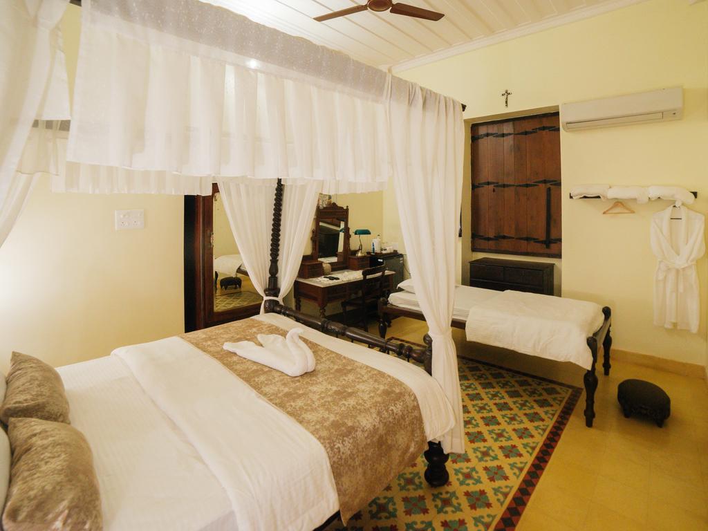 Casa Menezes - A Heritage Goan Homestay Бамболим Екстериор снимка