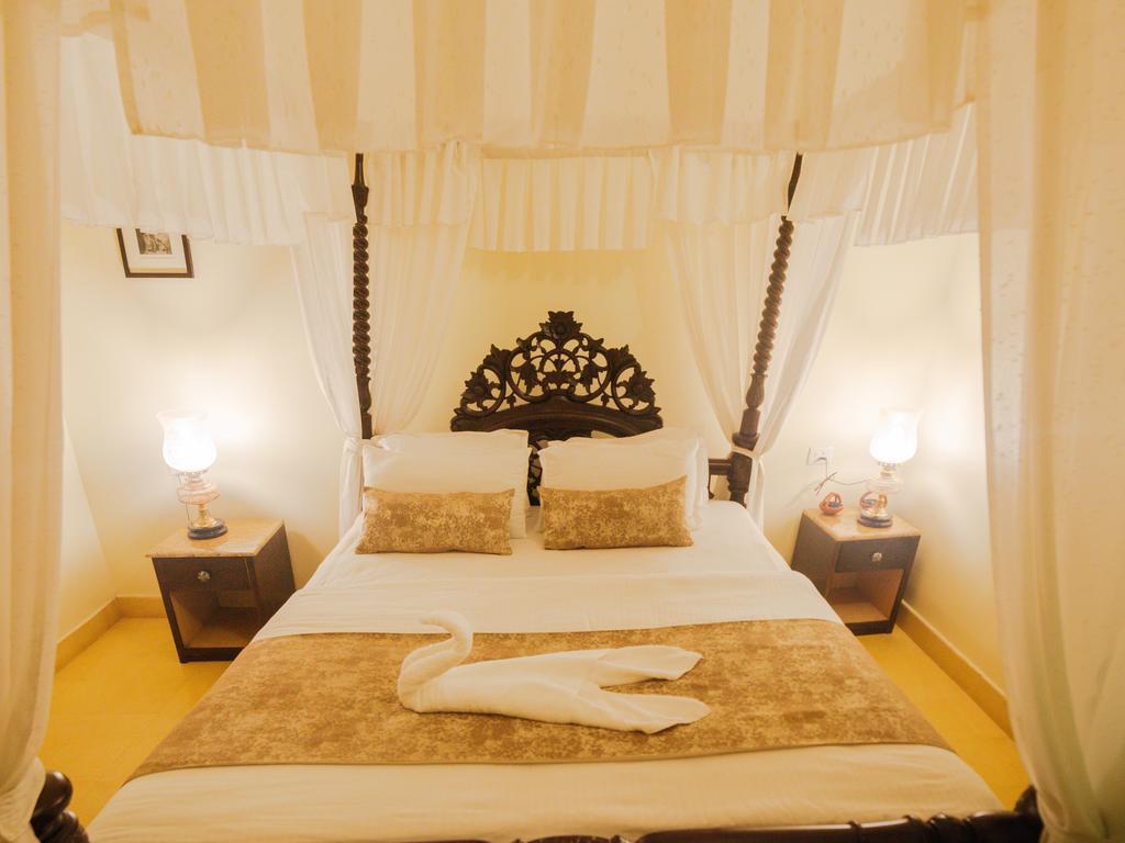 Casa Menezes - A Heritage Goan Homestay Бамболим Екстериор снимка