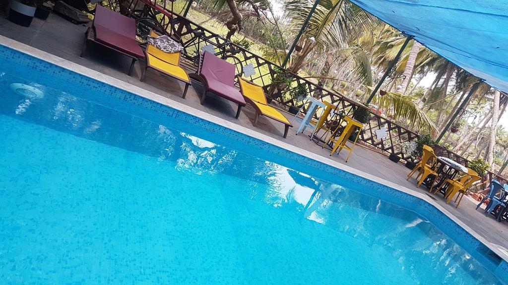 Casa Menezes - A Heritage Goan Homestay Бамболим Екстериор снимка