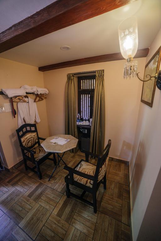 Casa Menezes - A Heritage Goan Homestay Бамболим Екстериор снимка