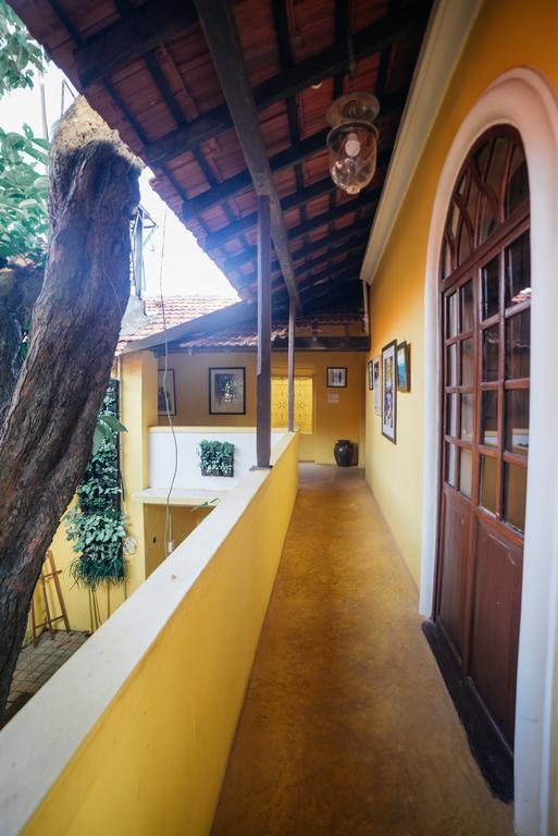 Casa Menezes - A Heritage Goan Homestay Бамболим Екстериор снимка