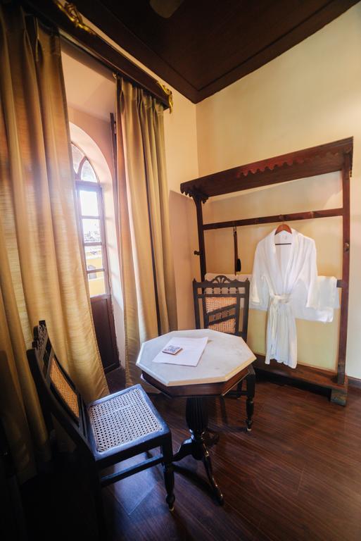 Casa Menezes - A Heritage Goan Homestay Бамболим Екстериор снимка
