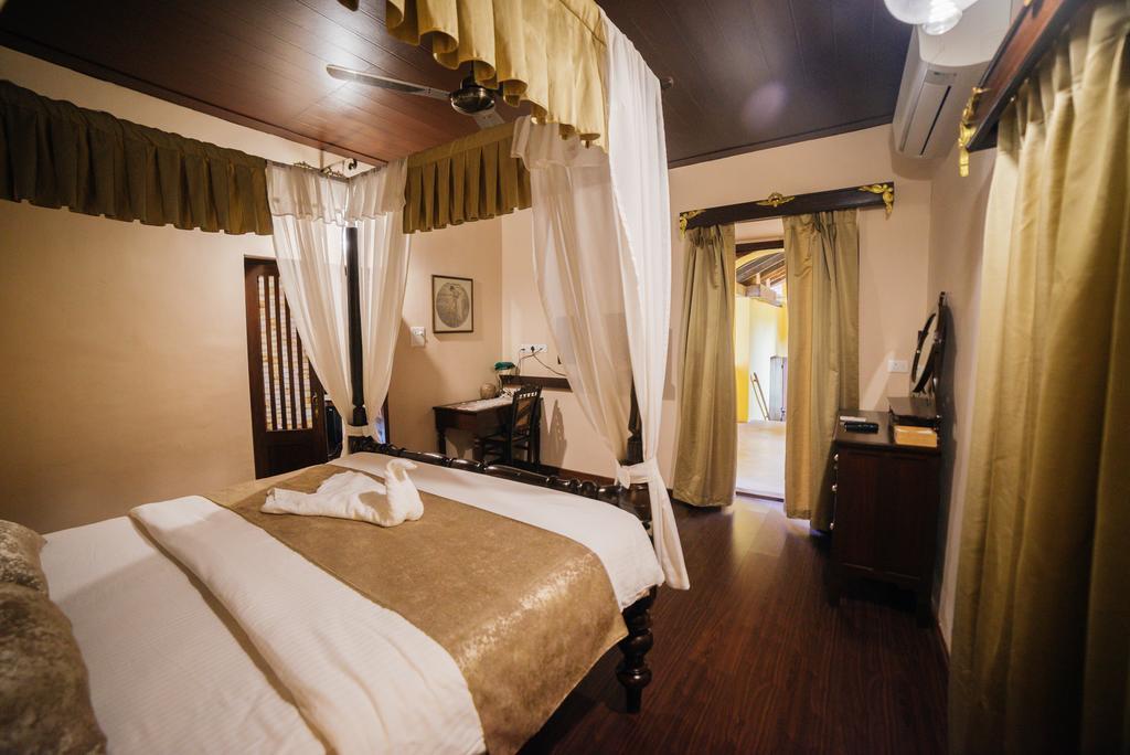 Casa Menezes - A Heritage Goan Homestay Бамболим Екстериор снимка