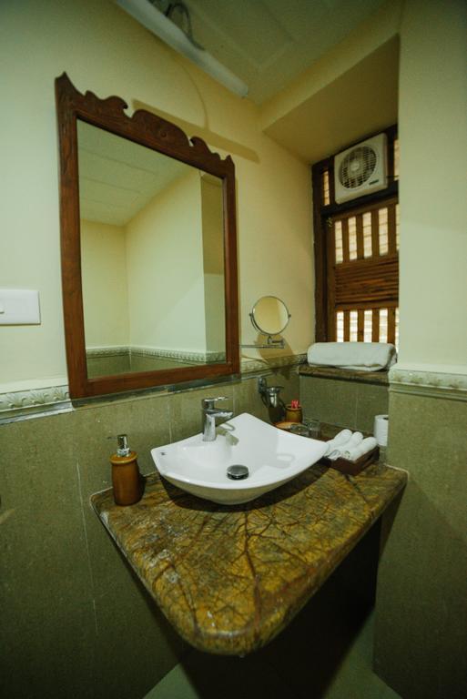 Casa Menezes - A Heritage Goan Homestay Бамболим Екстериор снимка